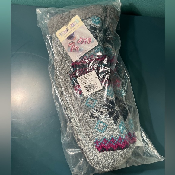 NWT Set of 3 Muk Luks Women’s Slipper Socks Size S-M - Picture 3 of 8